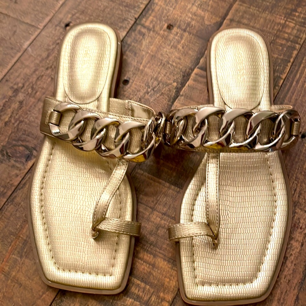Women‘a Arita flat sandals.Like New Condition